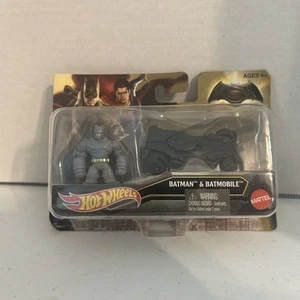 Hot Wheels 2015 Batman & Batmobile Action Pack Batman vs Superman Movie NEW - Picture 1 of 4