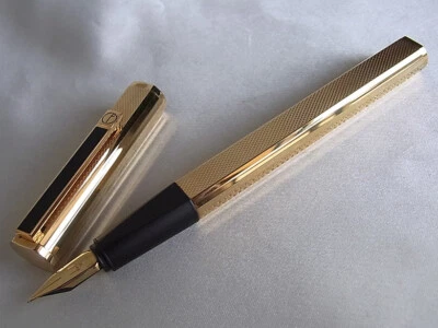 Pluma Estilográfica Dunhill Gemline Vestido Clásico 18K M Plumín Líneas Negras Clip Foto 1 de 4