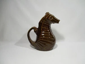 PICHET POT A EAU BROC HIPPOCAMPE CERAMIQUE ANIMALIERE ZOOMORPHE WATER PITCHER - Picture 1 of 7