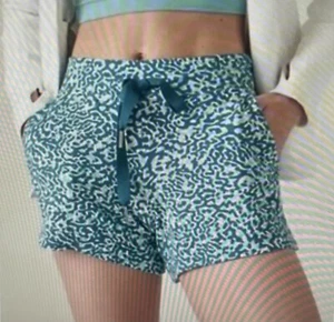 Athleta XS Balance 4" Shortie Teal & White Abstract Print - Picture 1 of 18