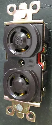 GE GL7580 Duplex Receptacle 3 Pole 3 Wire 10A 250V - Image 1 of 2