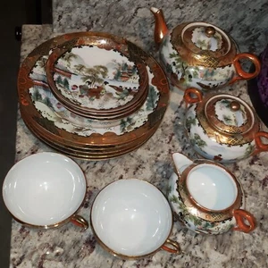 Antichi piatti, piattini, teiera giapponesi in osso cinese dipinti a mano. Set 14 pezzi - Foto 1 di 10