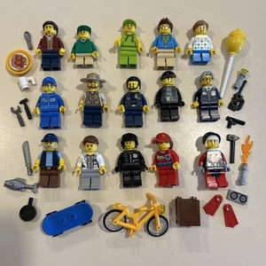 Lotto minifigure Lego City MM - 15 persone con accessori - Foto 1 di 5