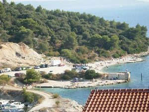 Ferienhaus mit 3 Ferienwohnungen ( Apartment ) bei Trogir, Ferien im Kroatien - Bild 1 von 24