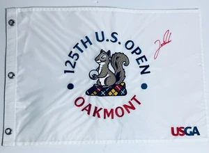 JON RAHM HANDSIGNIERTES AUTOGRAMM 2025 US OPEN GOLF FLAGGE PIN COA PROOF AUTO - Bild 1 von 2