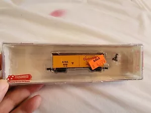 ROUNDHOUSE N Gauge 36' Steel Underframe Meat Reefer Dubuque Packing Co. - Picture 1 of 3