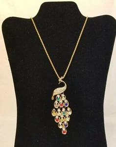 27" mit Schmucksteinen besetzter Pfau Charm Anhänger goldfarbene Halskette - Bild 1 von 5