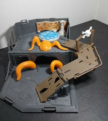 2016 Mattel Matchbox Ahoy Adventure! Playset Pirate Treasure Octopus  - Image 1 of 4