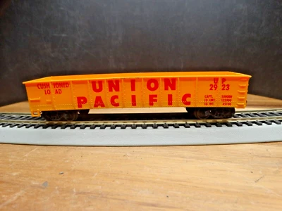 TYCO HO Scale 40' Cushioned Load Union Pacific UP 2923 Gondola - Image 1 of 4