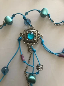 NECKLACE & EARRINGS AQUA BLUE & SILVER FASHION CUSTOM LADIES JEWELLERY - Picture 1 of 4