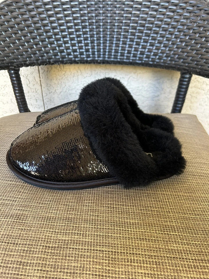 Chinelos de bola espelhada UGG Scuffette tamanho 6 - Imagem 1 de 4
