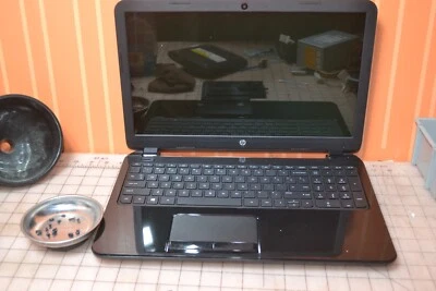 Portátil HP 15-G070NR 15.6" para piezas o reparación Sin batería, disco duro tarjeta de memoria Foto 1 de 4
