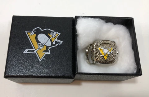 2017 Pittsburgh Penguins Stanley Cup Champions Replica Ring Keychain Cover