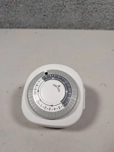 Geerdete Zeitschaltuhr für Innenbereich mit 3-poliger Steckdose Modell HT1023/HTH1025 15 Ampere 125 W - Bild 1 von 5