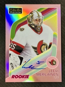 2024-25 O-Pee-Chee Platinum #R-79 Leevi Merilainen 23-24 Aggiornamento Retro Rosso Auto - Foto 1 di 2
