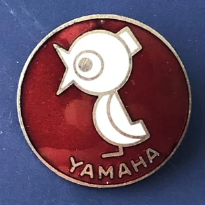 PIN ESMALTE MASCOTA PÁJARO YAMAHA MOTOR COMPANY - PIN MOTO - Imagen 1 de 4