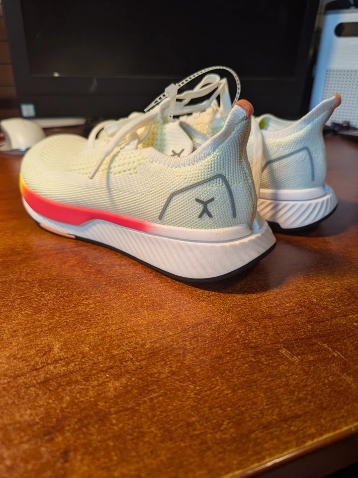 Zapatos para correr Flux Adapt (talla 6,5 de EE. UU.) Foto 1 de 4