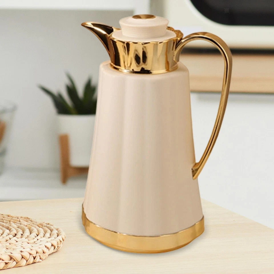 Jarra de café térmica aislada árabe para dispensador de café picnic al aire libre Foto 1 de 1