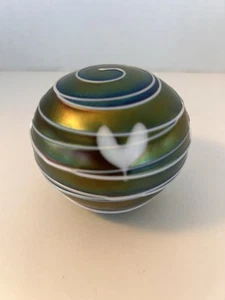 1978 Terry Crider Kunst Glas Briefbeschwerer Wirbel Herz grün blau irisierend signiert - Bild 1 von 4