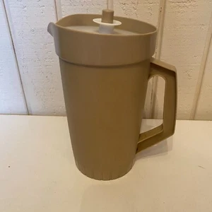 Tupperware # 800-9 Beige Tableware Decor Water Pitcher With Push Button Lid 2QT - Picture 1 of 9