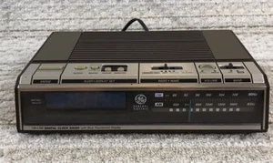 Radio sveglia digitale AM/FM vintage 1987 GE General Electric 7-4646A - Foto 1 di 9