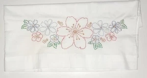2er Set Kissenbezüge weiß Baumwolle handbestickt mehrfarbig Blumen - Bild 1 von 3