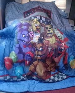 Five Nights at Freddy’s Pizza Lightweight Comforter twin size 62x87 inch - Picture 1 of 4