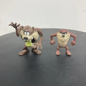 2 Figurine giocattolo TAZMANIAN DEVIL vintage 1991 1997 Looney Tunes PVC 2,5” 3” B27 - Foto 1 di 5