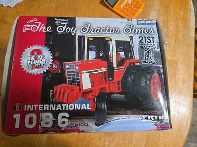 1/16 IH Farmall 1086 Cab with Precision Duals, 2005 Toy Tractor Times Limited Ed - Image 1 of 4