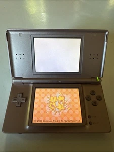Sistema Portátil Nintendo DS Lite Rosa USG-001 Funciona Mal Pantalla Superior - Imagen 1 de 11