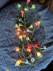 Vintage Christmas string lights 35 bulb flower Daisy reflectors Taiwan 70's Wks! - Picture 1 of 2