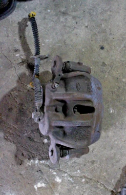 10-12 路虎揽胜 LR4 右前乘客侧制动卡钳 原始设备制造商 — 第 1/4 张图片