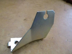 HOLDEN VB VC VH VK VL COMMODORE V8 308 253 5.0L 4.2L ACCELERATOR CABLE BRACKET 2 - Picture 1 of 5