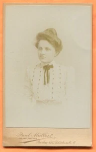 CDV Berlin Deutschland Portrait einer jungen Frau von Müller um 1890 Bodenstempel - Bild 1 von 3
