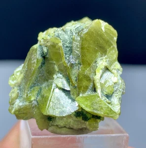 65 Carat Rare Green Sphene (Titianite) Crystals Bunch On Matrix From Pakistan - Picture 1 of 5