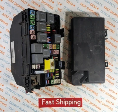 2010 Dodge Caravan Chrysler Town & Country TIPM Fuse Box BCM 04692305AG 305AG - Imagem 1 de 3