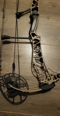 全新 MATHEWS LIFT 33 蝴蝶结 左手套装 28 英寸 70 磅 棕褐色 — 第 1/3 张图片