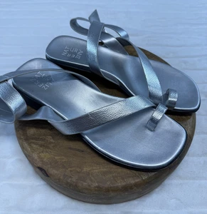 Naturalizer Shoes Womens Size 10M Silver Strappy Sandals Metallic Toe Loop Flats - Picture 1 of 5