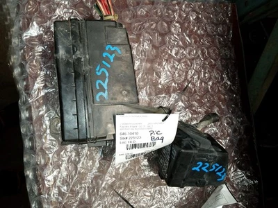 Fuse Box Engine Without Daytime Running Lamps Fits 00-02 4 RUNNER 1305384 — 第 1/4 张图片