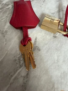 Hermes Raro Cadena Lock Key Clochette Set Oro Accessorio Lusso Elegante E627 - Foto 1 di 5