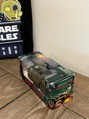 MINIATURE JEEP WILLYS NEW RAY Echelle 1:32 WW2 - Image 1 of 4