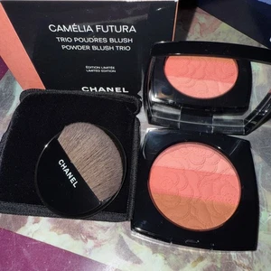 CHANEL CAMELIA FUTURA POWDER BLUSH TRIO LIMITED EDITION FRÜHLING 2025 - Bild 1 von 4