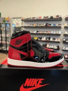 Jordan 1 Retro OG High Patent Bred Größe 7,5 Brandneu 555088-063 Schwarz Rot - Bild 1 von 7