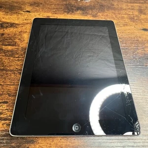 Apple iPad 4 Nero 16 GB Modello A1458 2012 SN:DMPJFXV3F182 *NON SI CARICA* - Foto 1 di 10