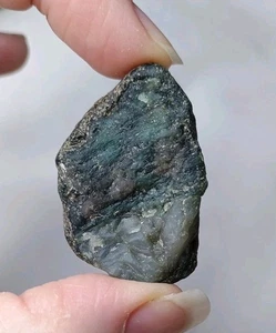 Dark Green Large Emerald Crystal Matrix Unpolished Mineral Rough Beryl (E1) - Picture 1 of 7