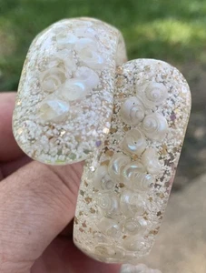 VINTAGE 1950's LUCITE Confetti Clamper Bracelet Seashells Glitter MCM - Picture 1 of 8
