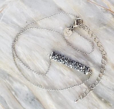 Collar de barril de cristal gris PIPETA Touchstone Crystal de Swarovski 15-18" Foto 1 de 4