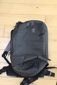 Hydro Flask 20L Journey Black M/L Water Hydration Backpack NO BLADDER NO TUBE - Picture 1 of 7