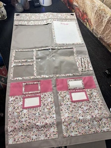 Treinta y Uno Regalos "Organizador Colgar Hogar" en el patrón Free Spirit Ditzy - Imagen 1 de 5