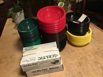 ¡Enorme lote de cestas de plástico ovaladas para servir comida rápida de restaurante + envoltorios en caja! Foto 1 de 4